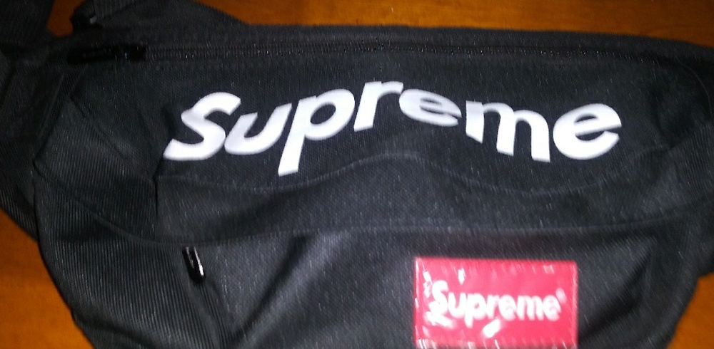 SUPREME fanny pack